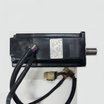 YASKAWA SGM-04A312 — AC SERVO MOTOR — OMRON SGM 04A312
